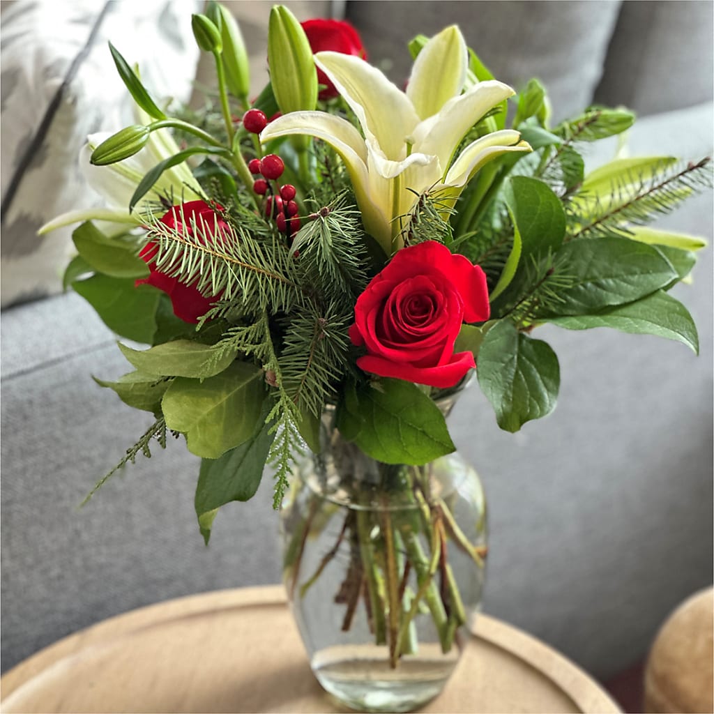 Sparkling Snowflakes Bouquet – SIA'S BLOSSOM BLOOMS, Griffin GA